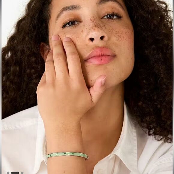 NWT Kate Spade Spot The Spade Enamel Hinged Bangle - Picture 1 of 5